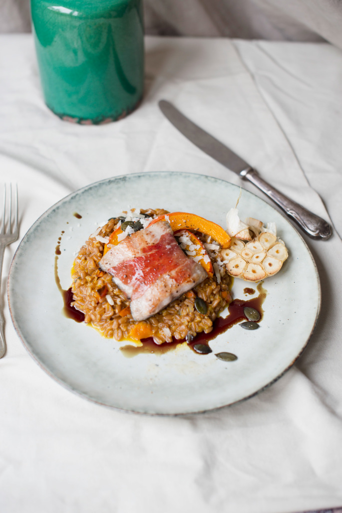 Dinkelrisotto mit geröstetem Hokkaidokürbis und in Speck gebratenes ...