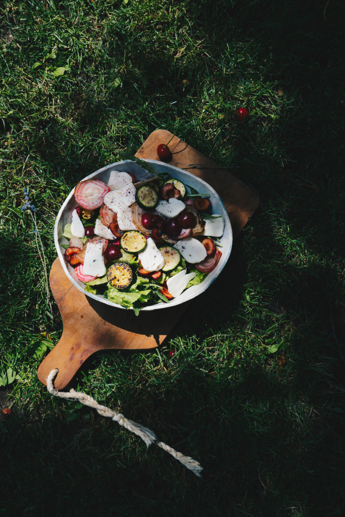Da hab ma! den Salat. Gartensalat mit Rüben und Kirschen