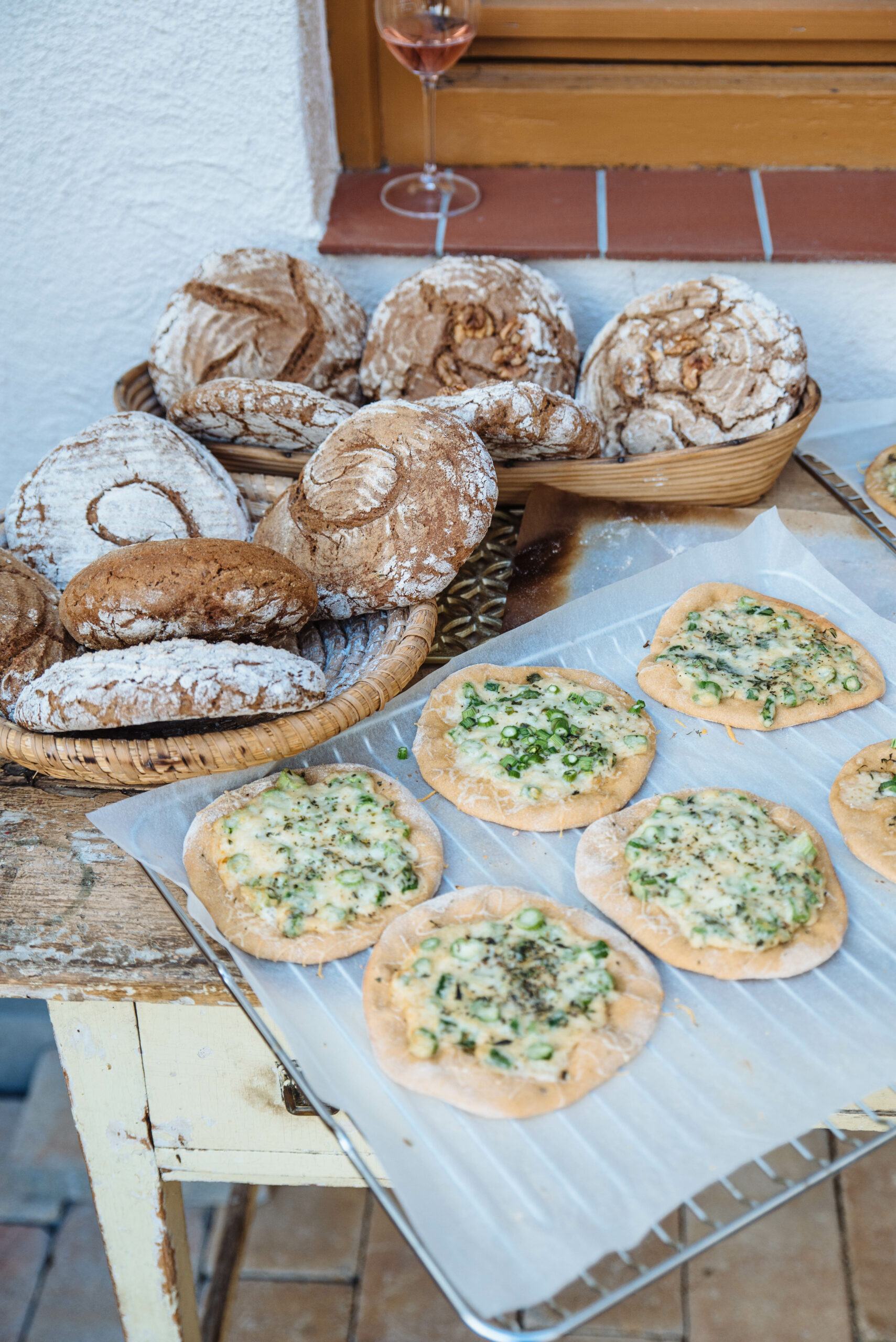 Read more about the article Der erste Brotbackworkshop in der ‚Summakuchl‘ mit Elisabeth Unger von der Naturbackstube Wallern