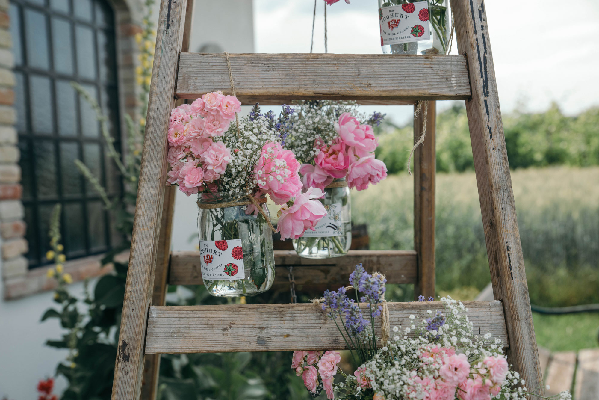 You are currently viewing DIY Hängende Blumenvasen aus Joghurtgläsern | Werbung | Kooperation