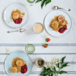 Zum Zerkugeln – Erdbeerknödel mit Erdbeer-Himbeer-Holunder Ragout