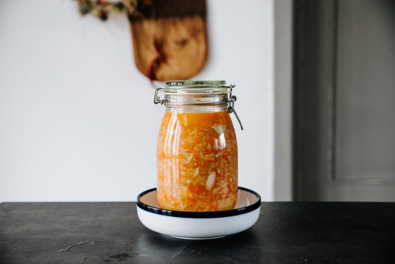 Read more about the article Fermentieren leicht gemacht – Sauerkraut mit Karotten