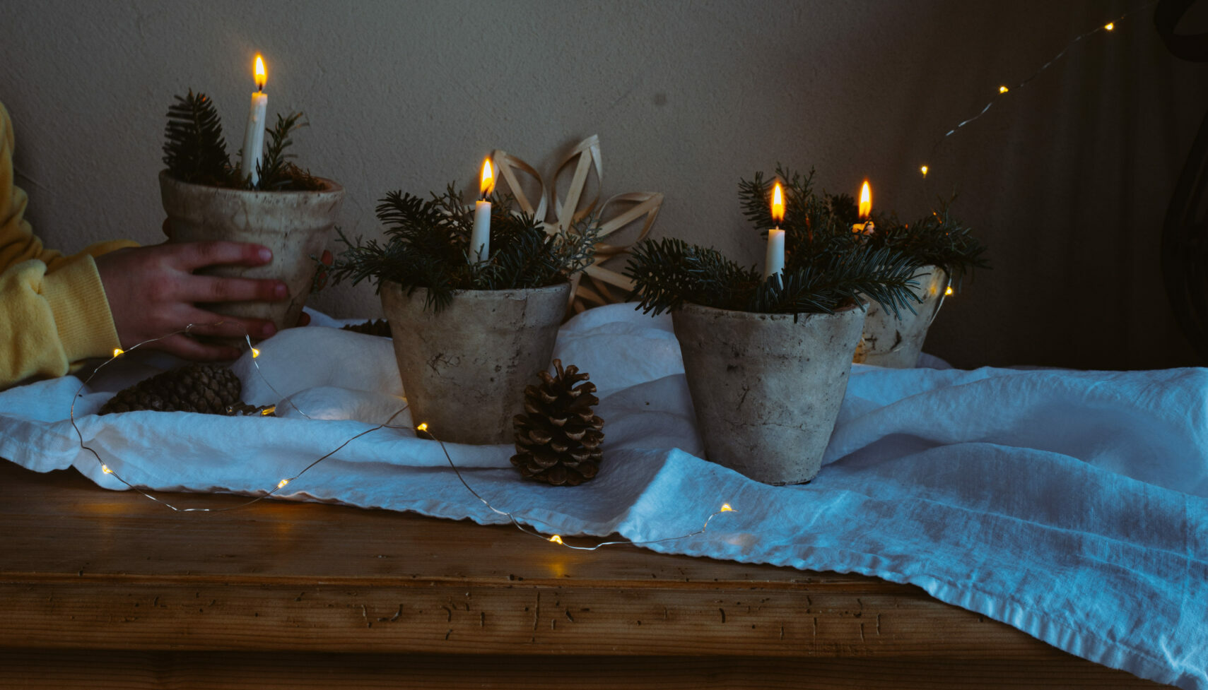 You are currently viewing Langsam zieht der Weihnachtszauber ein – Adventkranz-Töpfchen DIY