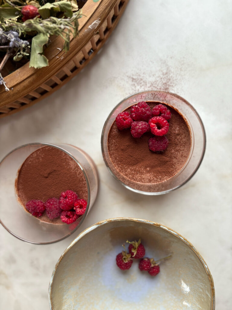 Ein Schokomousse voll gepackt mit Probiotika, Präbiotika, Proteinen und Ballaststoffen