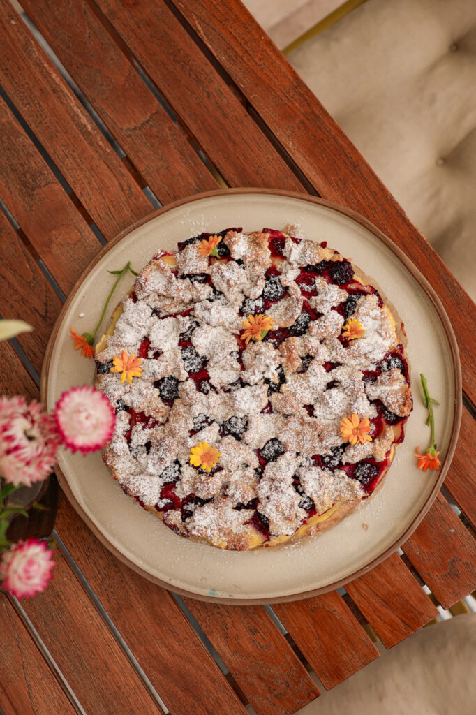 Streuselkuchen mit frischen Brombeeren